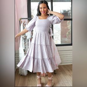 Ivy City Floral Lavender smocked top, puffed sleeve, Midi Dress size medium.